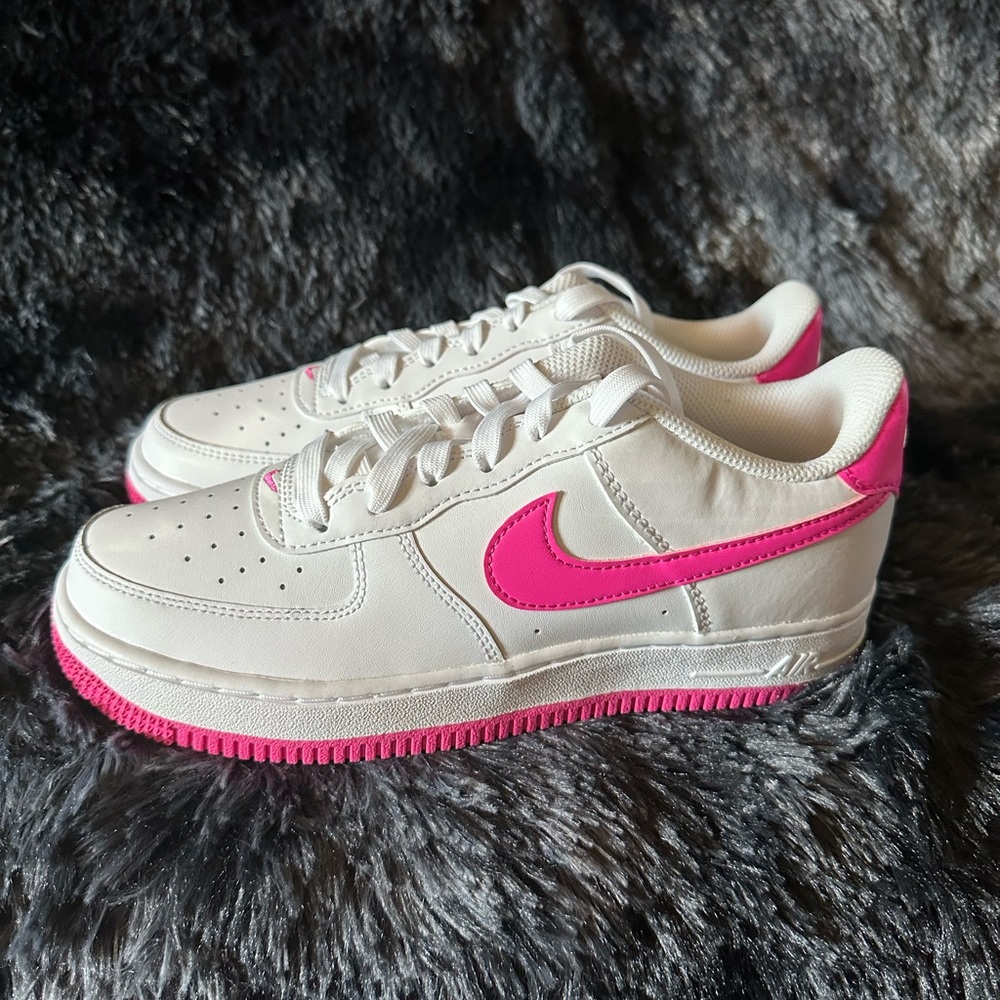Nike Kids Shoes in White and Pink
